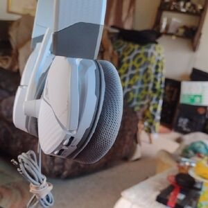 Turtle Beach Ear Force200 Recon Gen2 White and Gray Over-Ear Headphones NWOT
